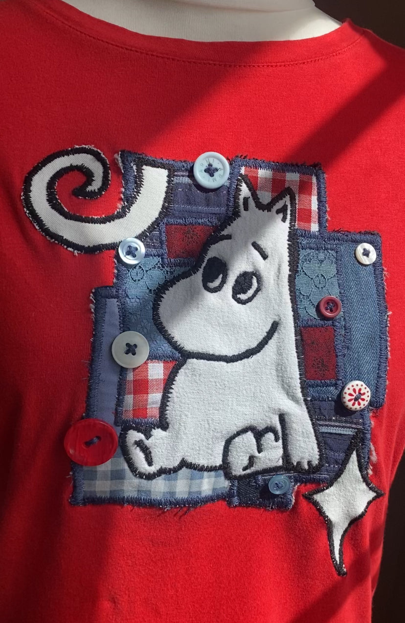 Red tea with white hippo patch